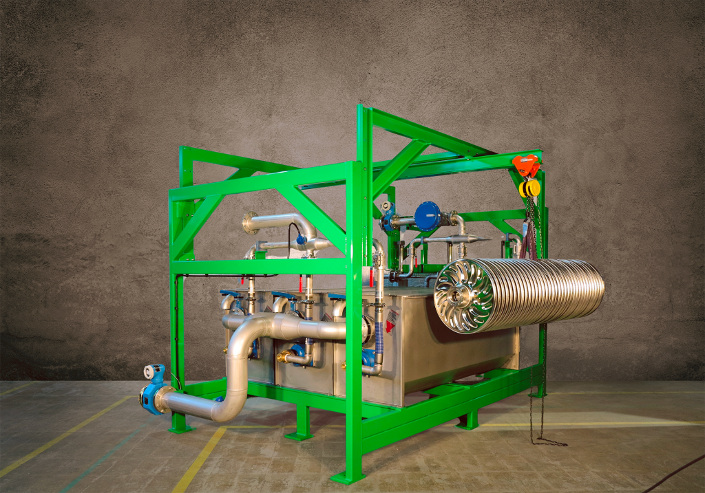 Sistema industriale tubi acciaio su supporto verde
