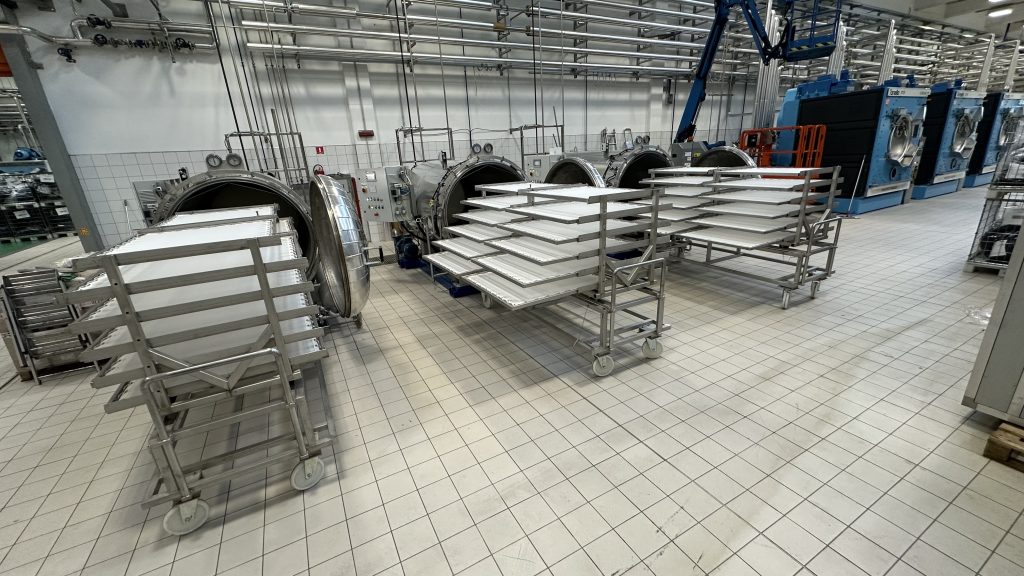 Attrezzature industriali in una fabbrica moderna